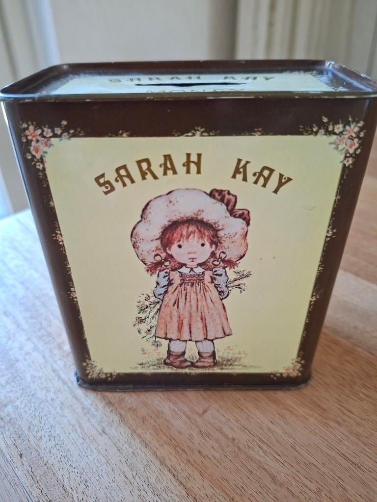 Sarah Kay spaarpot, blik, Ophalen of Verzenden, Zo goed als nieuw, Overige