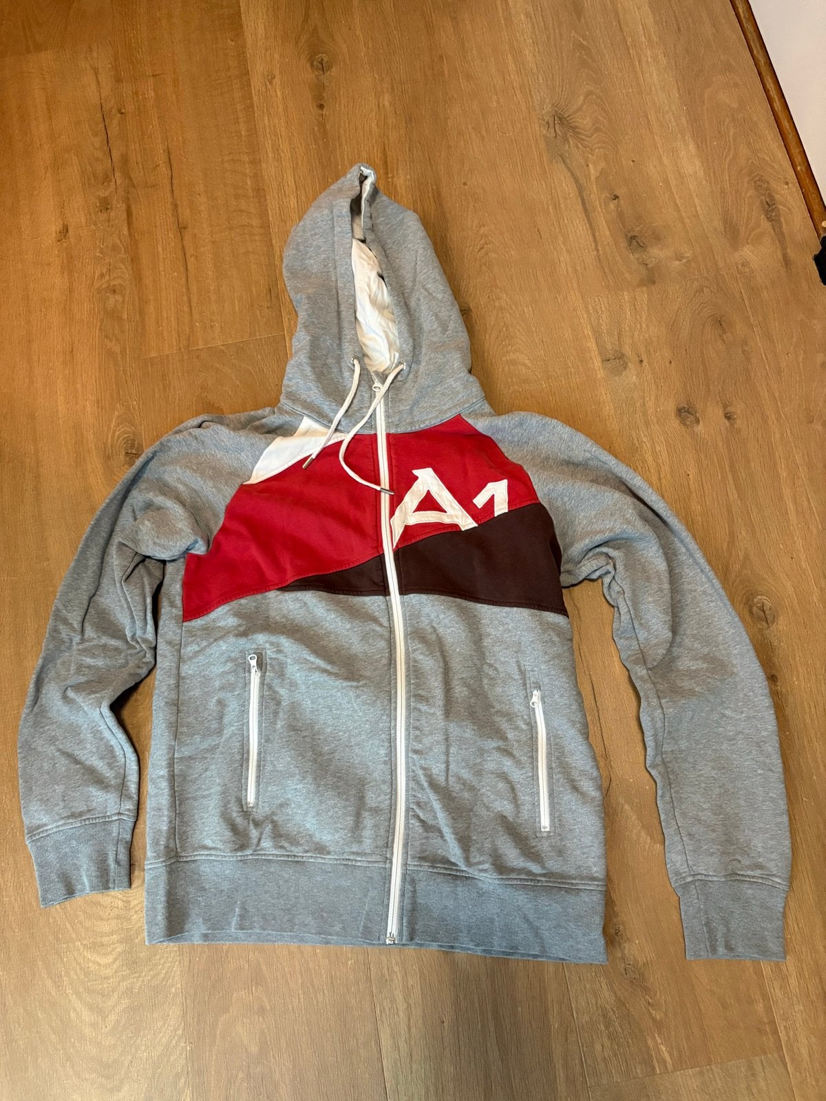Audi A1 Hoodie - Grijs met rood en zwart accent, Ophalen, Gedragen, Maat 46 (S) of kleiner, Grijs