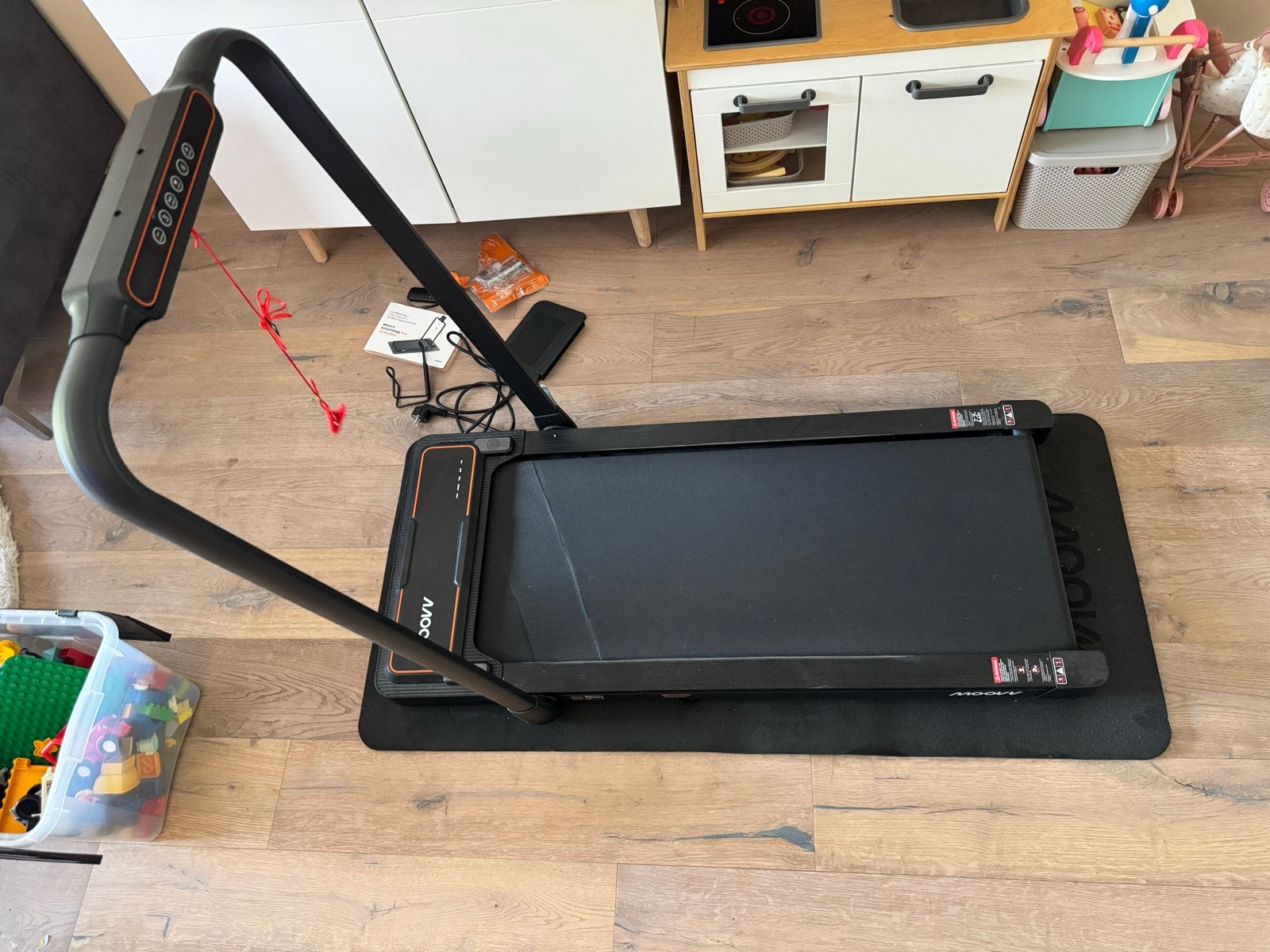 Foto 3 van Moovv SmartStep Pro v2 Incline Loopband - Zwart