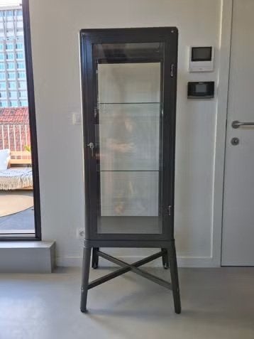 IKEA FABRIKÖR Vitrinekast grijs, Huis en Inrichting, Kasten | Vitrinekasten, Ophalen, Met deur(en), Vintage, 50 tot 100 cm