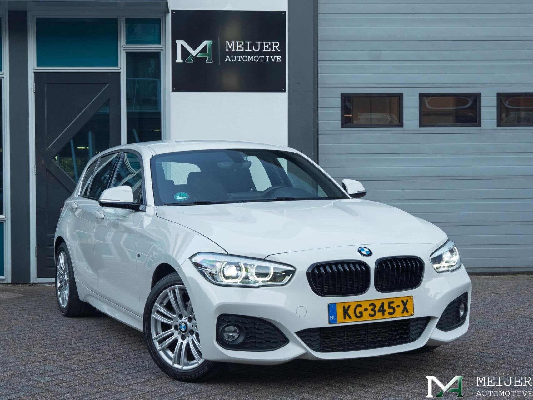BMW 118i M Sport|LED|M-Sport|Navi|Sportstoelen|Cruise|PDC|NA, Auto's, 1-Serie, Euro 6, Alcantara, Wit