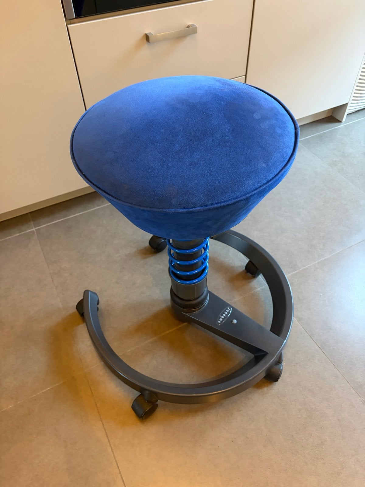 Swopper Ergonomische Kruk - Blauw, Ophalen, Blauw, Zo goed als nieuw, Bureaukruk