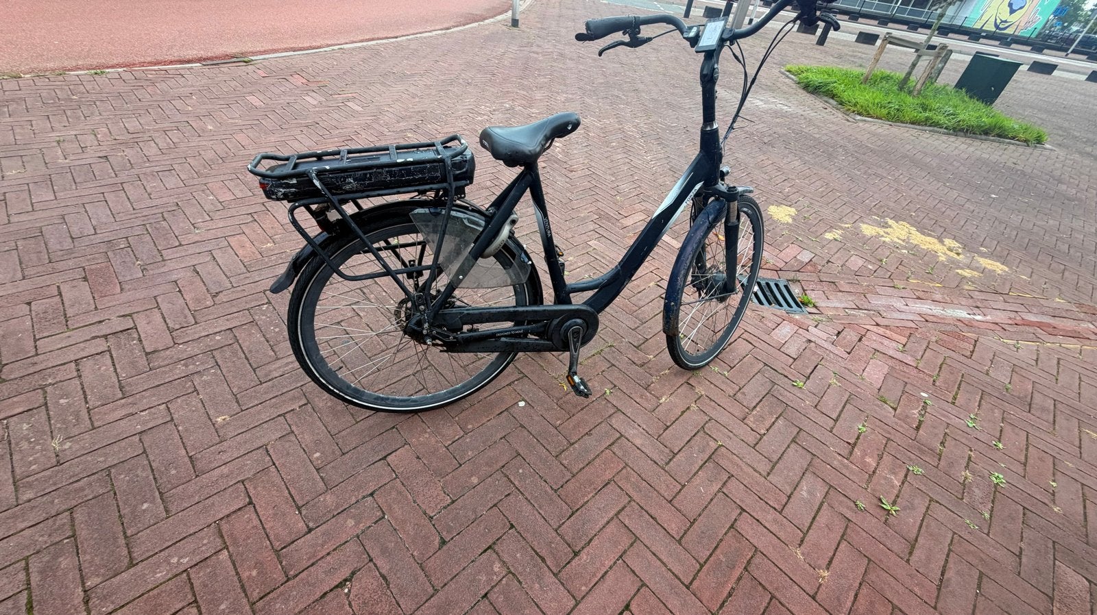Mooie e-fiets met defect scherm en lader, Fietsen en Brommers, Overige merken, Versnellingen, Ophalen of Verzenden, Schijfrem