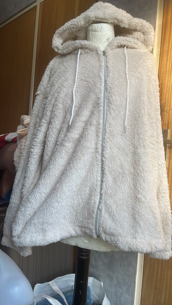 NIEUW: Lichtbeige en Wit teddy jas / faux fur vest met rits, Ophalen of Verzenden, Nieuw, Maat 46/48 (XL) of groter, Overige kleuren