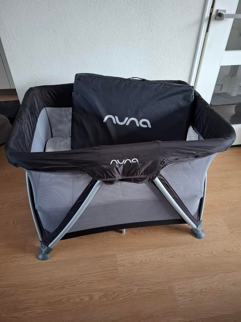 Nuna sena reisbedje zwart, Kinderen en Baby's, Babywiegjes en Ledikanten, Ophalen, Gebruikt, Reisbedje