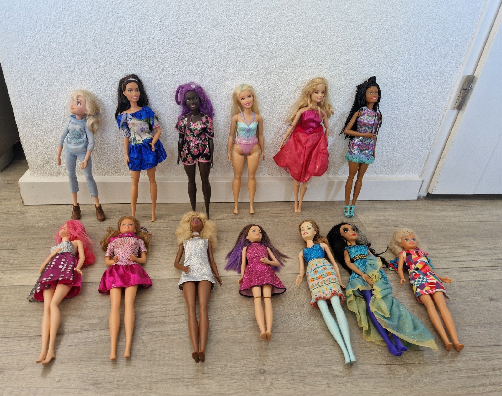 13 barbie poppen mattel hasbro disney kelly ballerina curvy, Ophalen of Verzenden, Zo goed als nieuw, Barbie