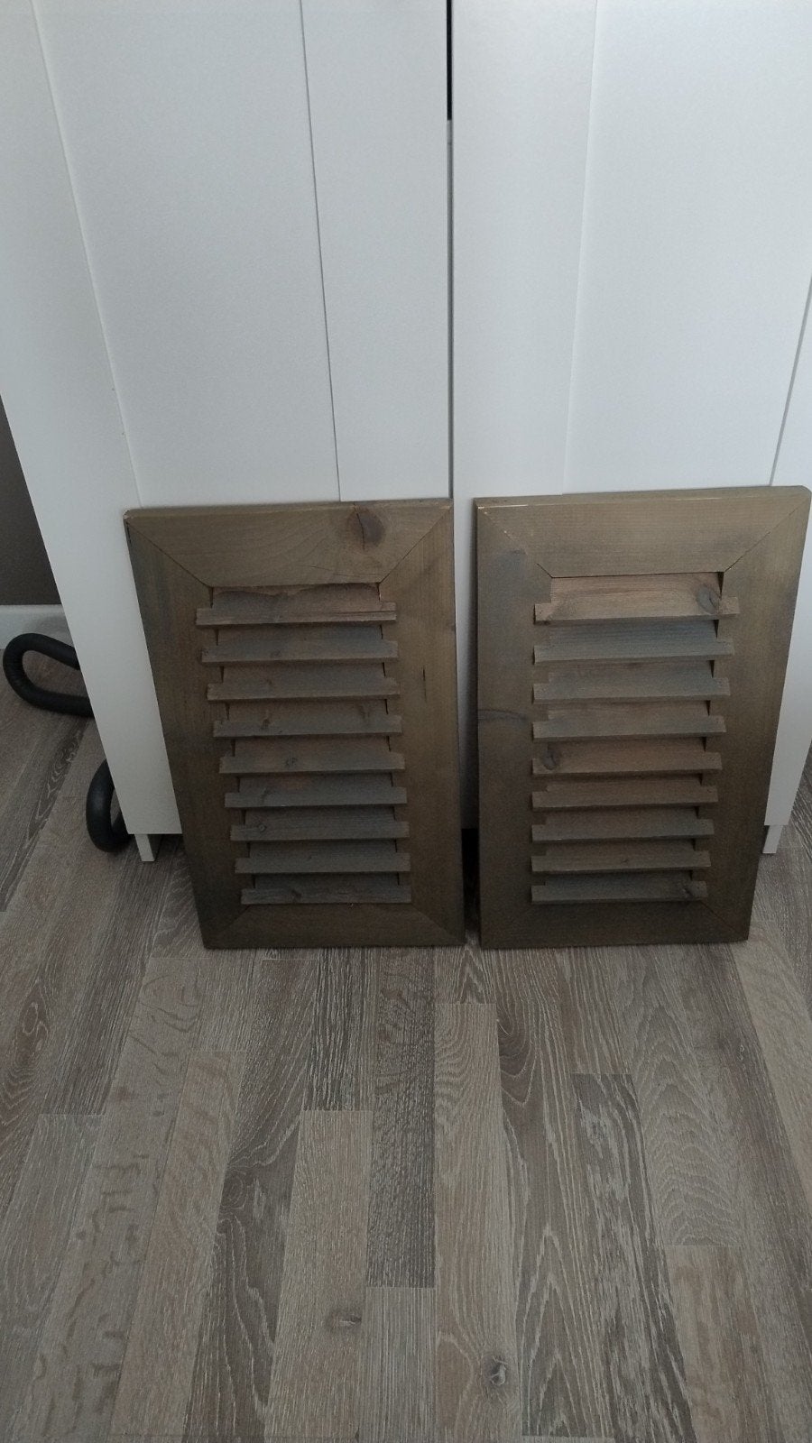 Te koop  2 steigerhout Louvre luikjes, Ophalen