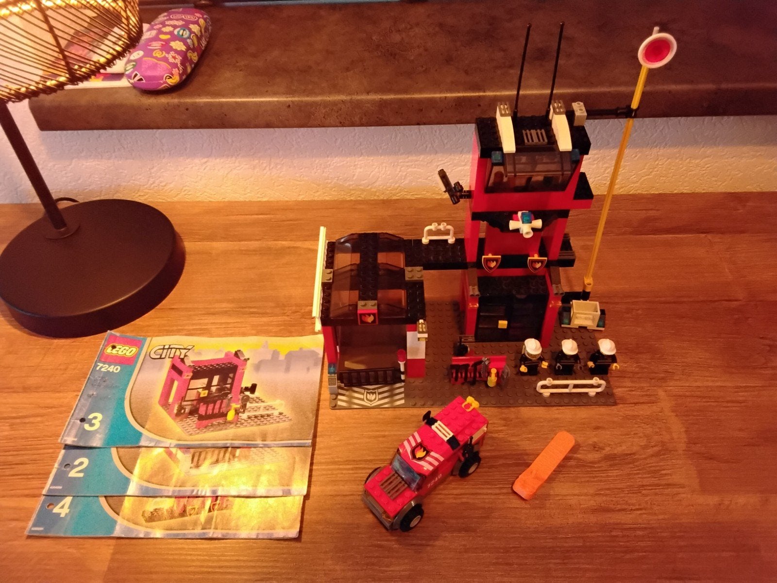 LEGO CITY Brandweerkazerne - 4270

mist enkel 2 stikkers en, Ophalen of Verzenden