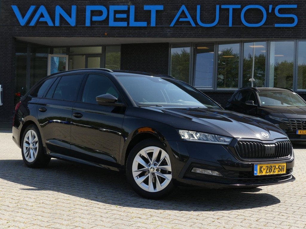 Skoda Octavia Combi 1.0 e-TSI DSG Sport Business / Carplay /, Gebruikt, Hybride Elektrisch/Benzine, 3 cilinders, 999 cc