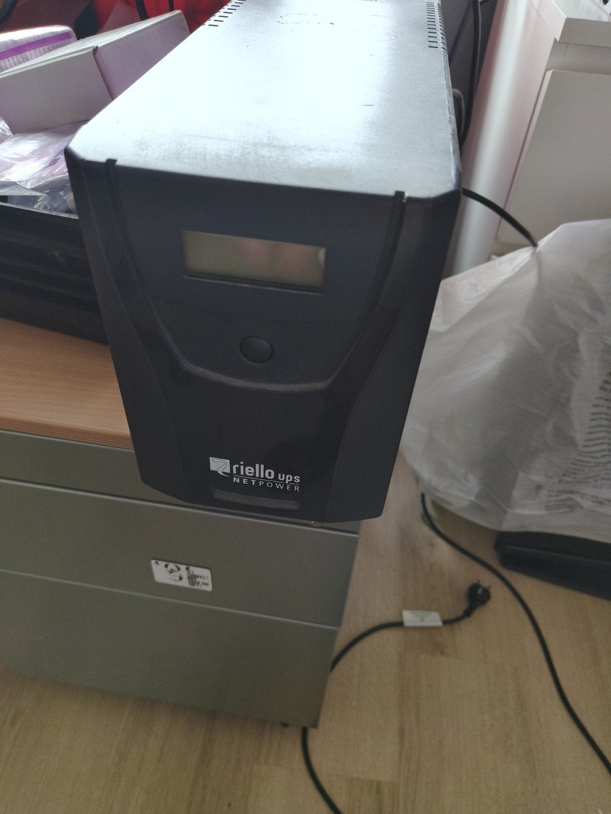 Riello NetPower NPW2000 UPS - Noodstroomvoeding, Ophalen, Gebruikt
