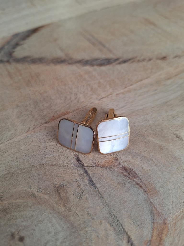 Elegante manchetknopen met parelmoer en goudkleur, Sieraden, Tassen en Uiterlijk, Manchetknopen, Ophalen of Verzenden, Zo goed als nieuw