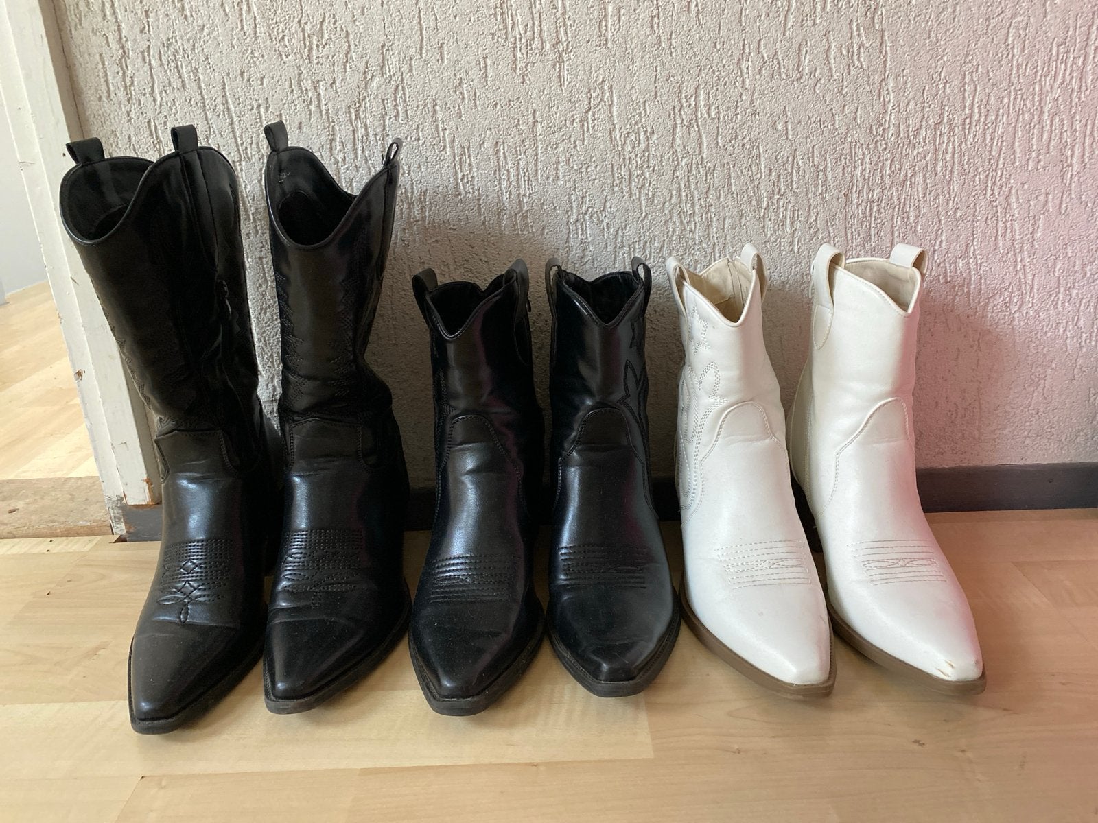 Set van 3 cowboy laarzen - Zwart & Wit, Ophalen, Zo goed als nieuw, Zwart, Hoge laarzen