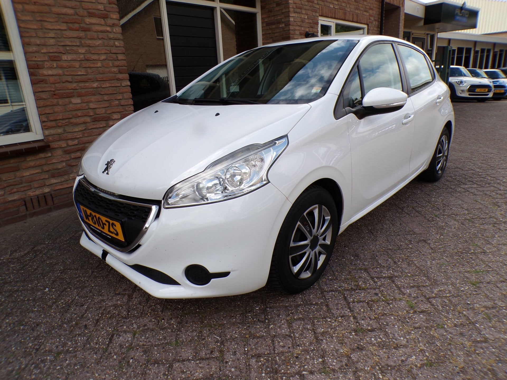 Peugeot 208