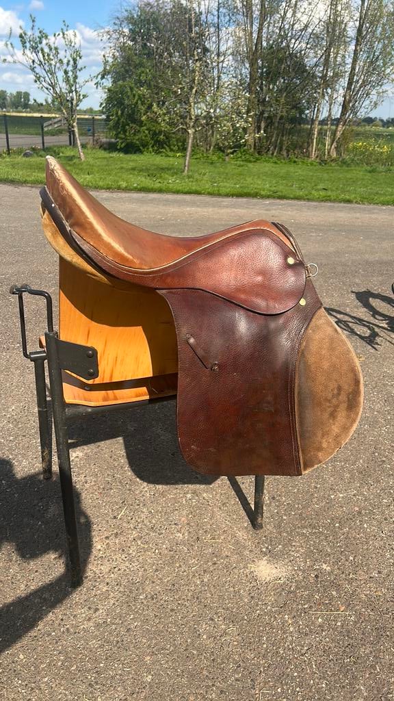 Bruin springzadel, Ophalen of Verzenden, Zo goed als nieuw