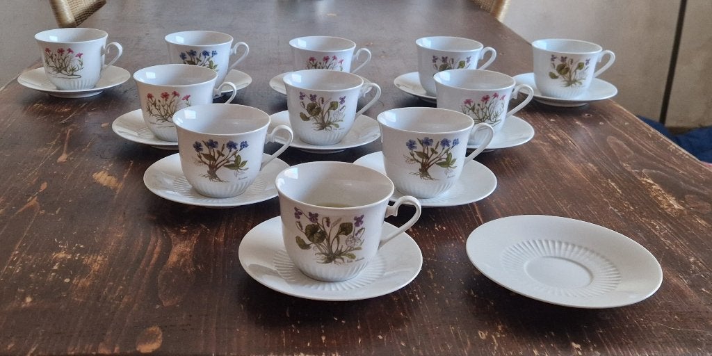 Prachtige vintage soepkommen met schotels, Ophalen of Verzenden, Zo goed als nieuw, Overige stijlen, Kop(pen) en/of Schotel(s)