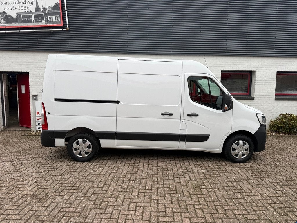 Renault Master GB 2.3 Blue dCi 150pk L2H2 T35 FWD Work Editi, Auto's, Stof, 4 cilinders, 150 pk, Renault