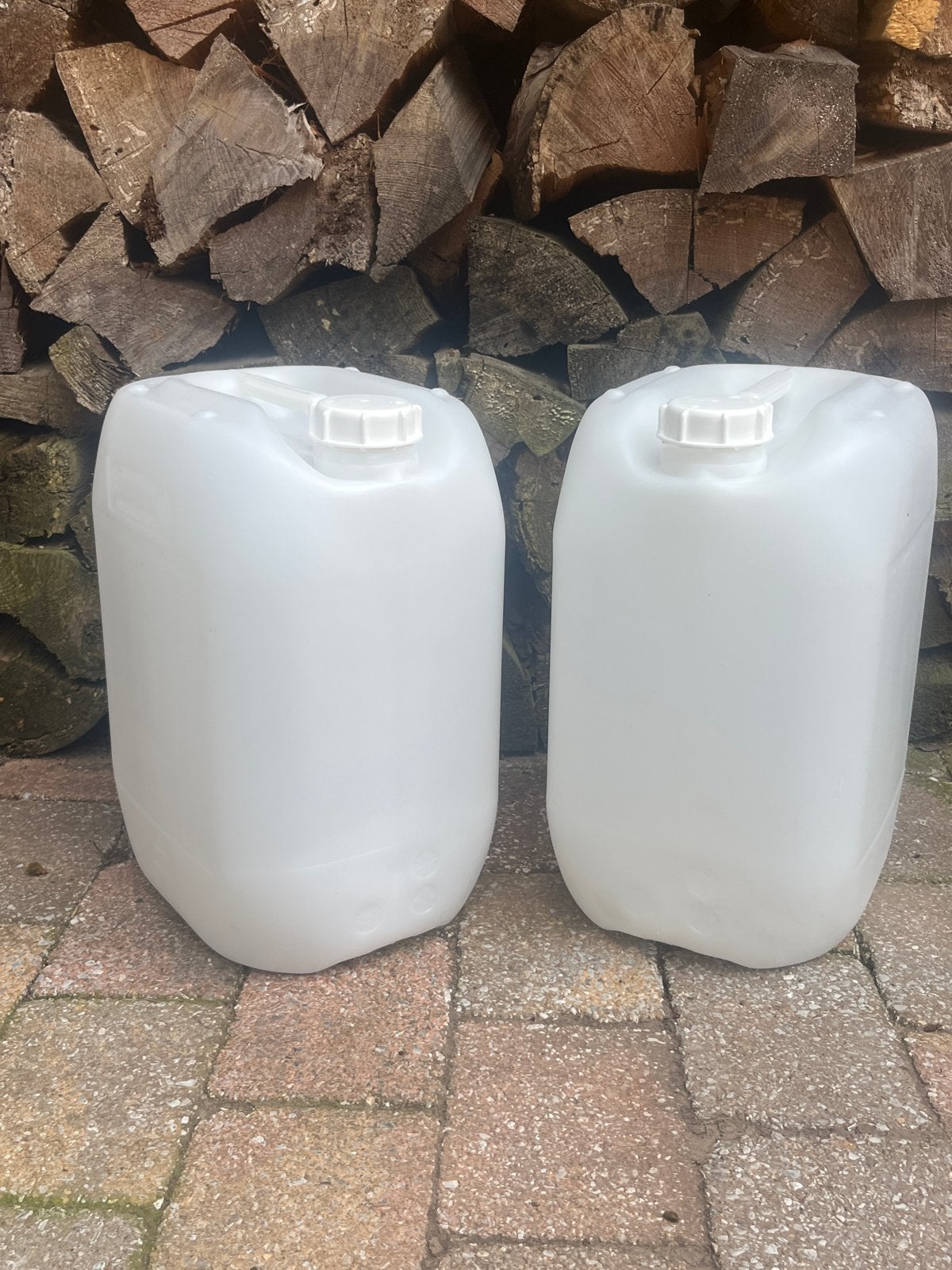 2x Witte Kunststof Jerrycans - 20 Liter, Minder dan 75 liter, Ophalen of Verzenden, Gebruikt, Kunststof