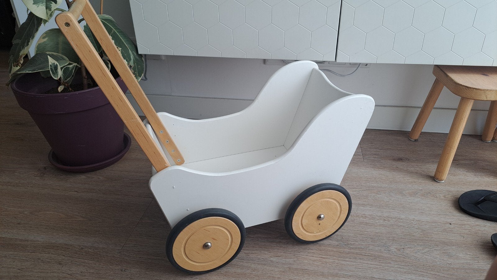 Houten poppenwagen wit met houten wielen, Ophalen, Gebruikt, Babypop