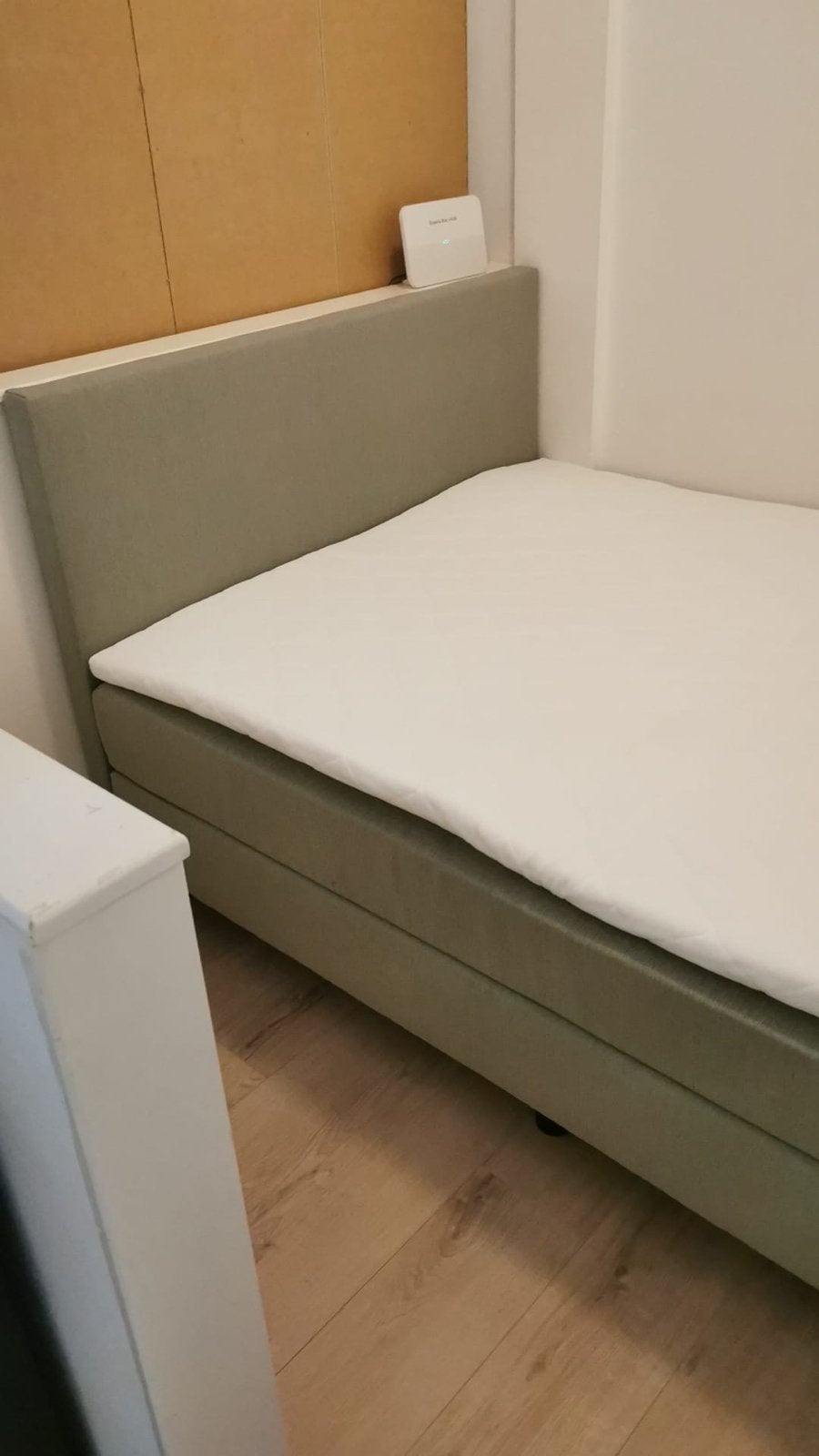 Groene boxspring 140 cm breed, z.g.a.n. - Ophalen Tilburg, Ophalen, 140 cm, Zo goed als nieuw, Twijfelaar