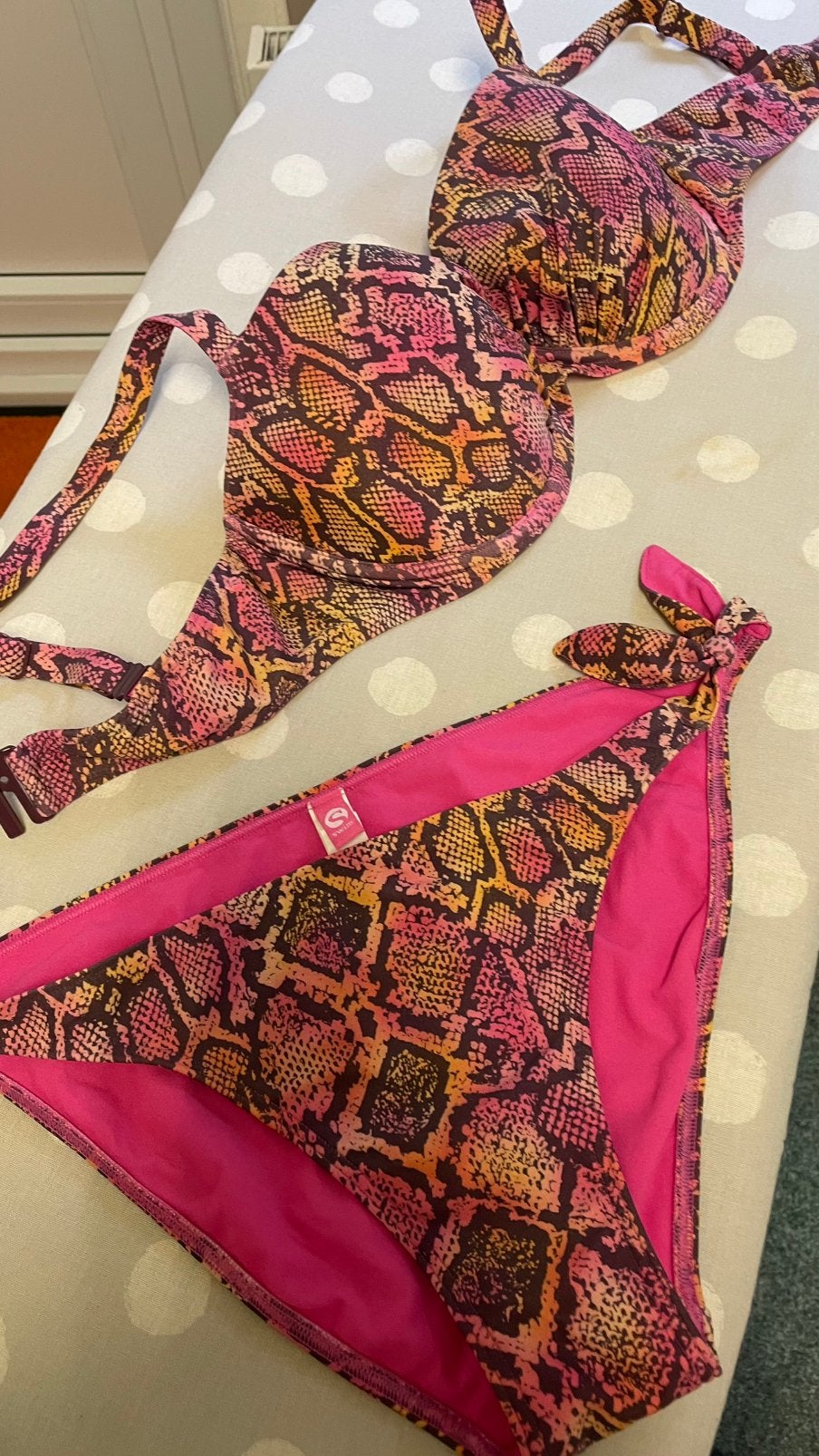 Bikini 38 roze tijger motief, Kleding | Dames, Verzenden, Zo goed als nieuw, Roze, Bikini