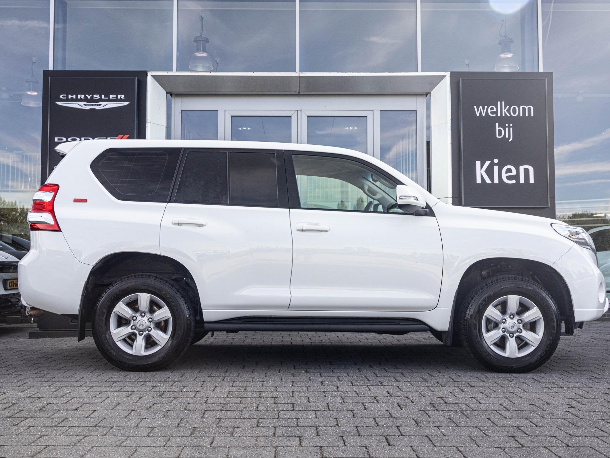 Toyota Land Cruiser 2.8 D-4D-F Challenger Blind Van | Cruise, Auto's, Automaat, Gebruikt, Euro 6, 4 cilinders