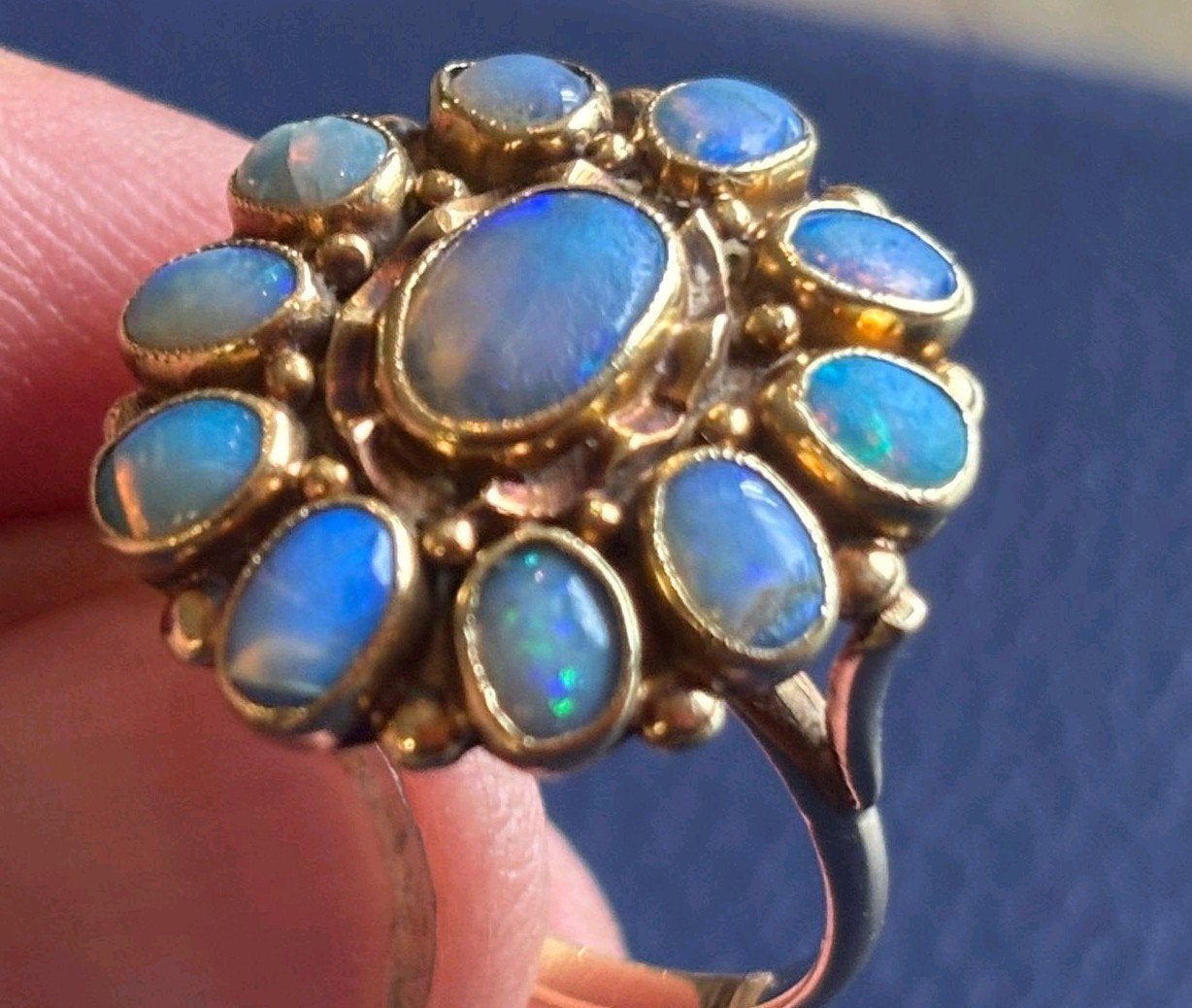 Vintage 14k Gouden Bloemring met Cabochon Opalen, Antiek en Kunst, Ophalen of Verzenden