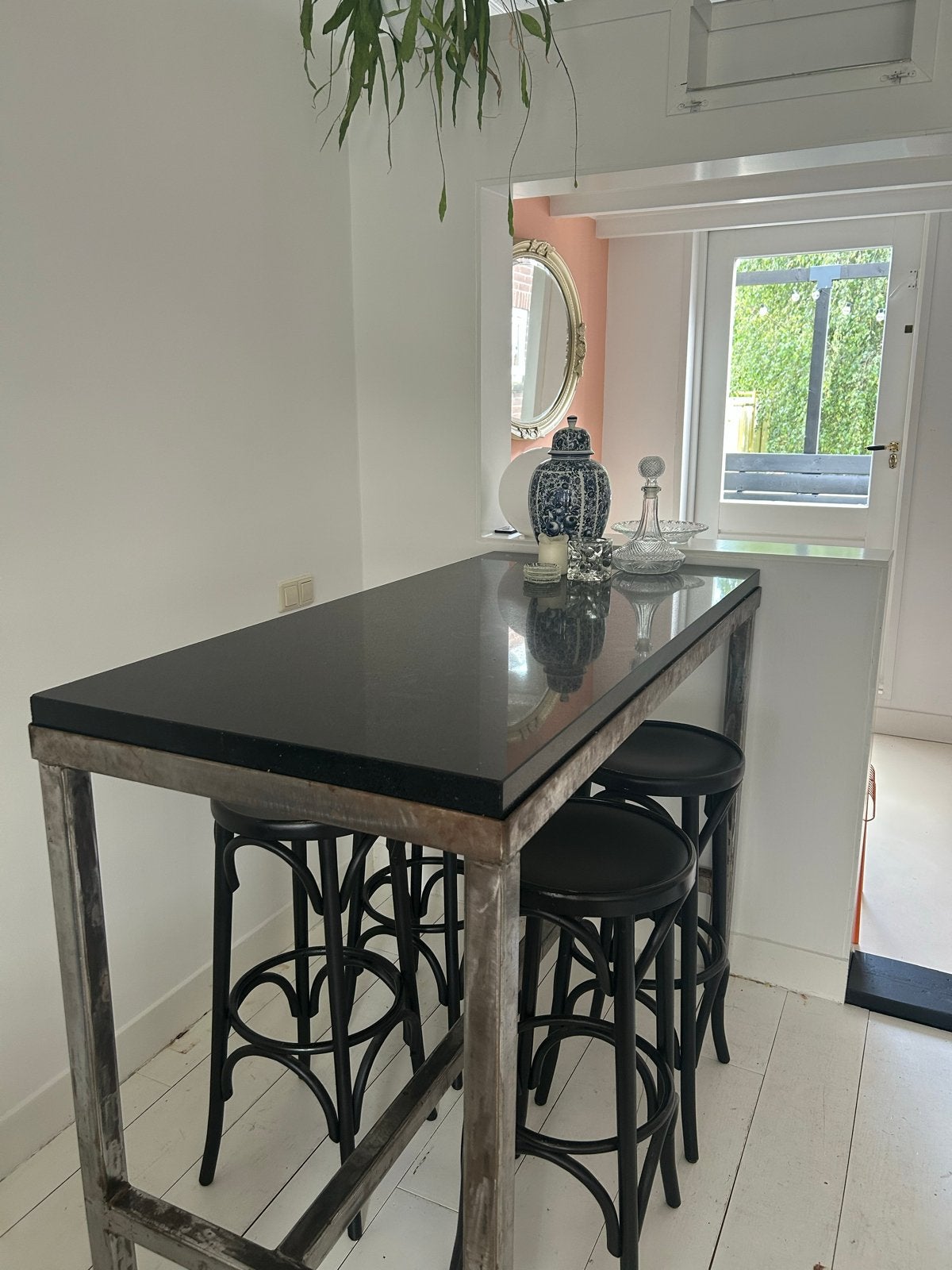 Bartafel met zwart granieten blad en metalen onderstel, Ophalen, Gebruikt, 50 tot 100 cm, Vier personen