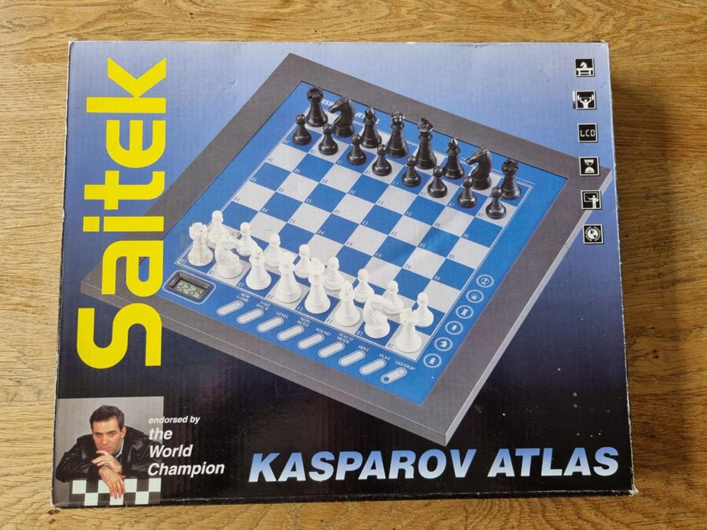 Saitek Kasparov Atlas, Hobby en Vrije tijd, Ophalen of Verzenden, Minder dan 500 stukjes