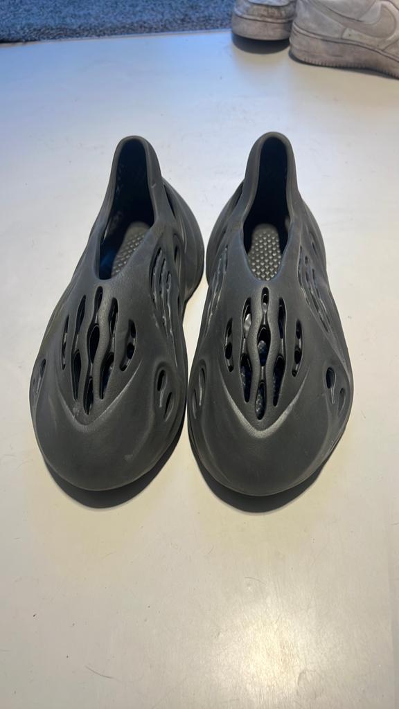 Yeezy foam runners maat 44½, Kleding | Heren, Schoenen, Ophalen of Verzenden, Nieuw, Zwart, Sneakers of Gympen