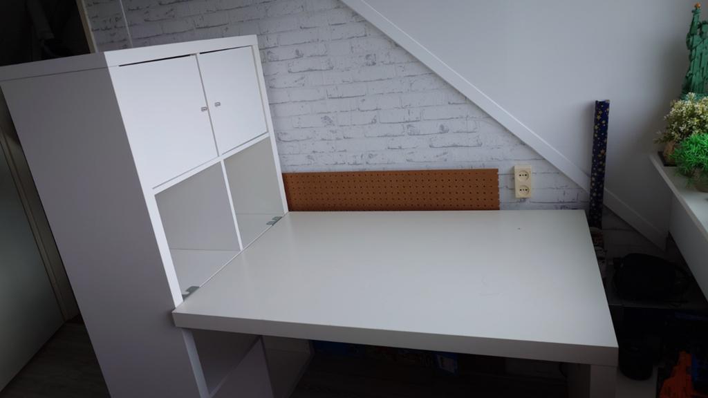 Kallax bureau-kast combinatie met lichte beschadigingen, Huis en Inrichting, Bureaus, Ophalen, Opbergruimte, Gebruikt, Spaanplaat of MDF