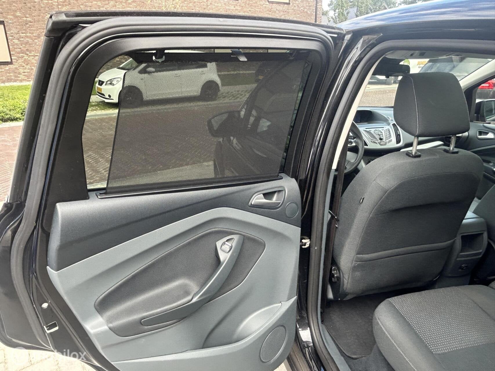Foto 18 van Ford C-Max 1.6 150 PK Titanium Pano Stoelver