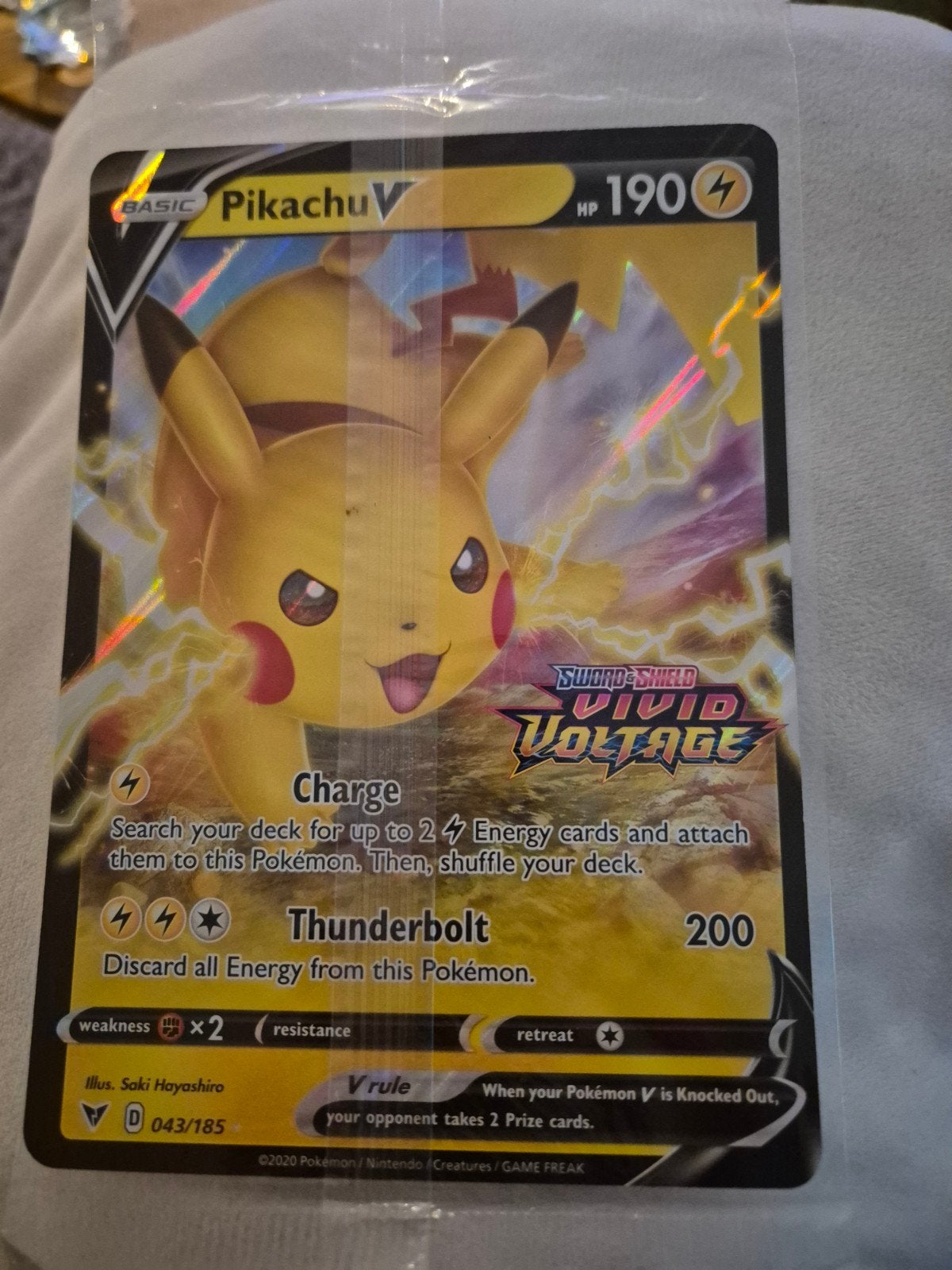 Pokémon Pikachu V sealed (043/185) Vivid Voltage Oversized, Ophalen of Verzenden, Nieuw, Losse kaart