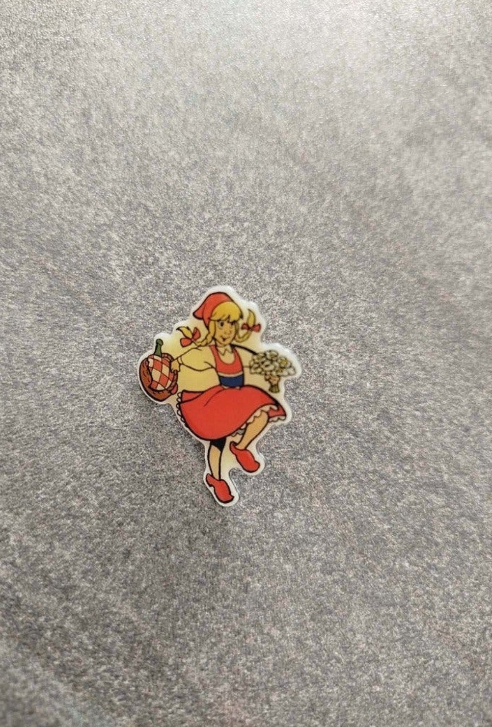 Efteling pin Roodkapje sprookjesbos, Ophalen of Verzenden, Zo goed als nieuw, Button of Speldje