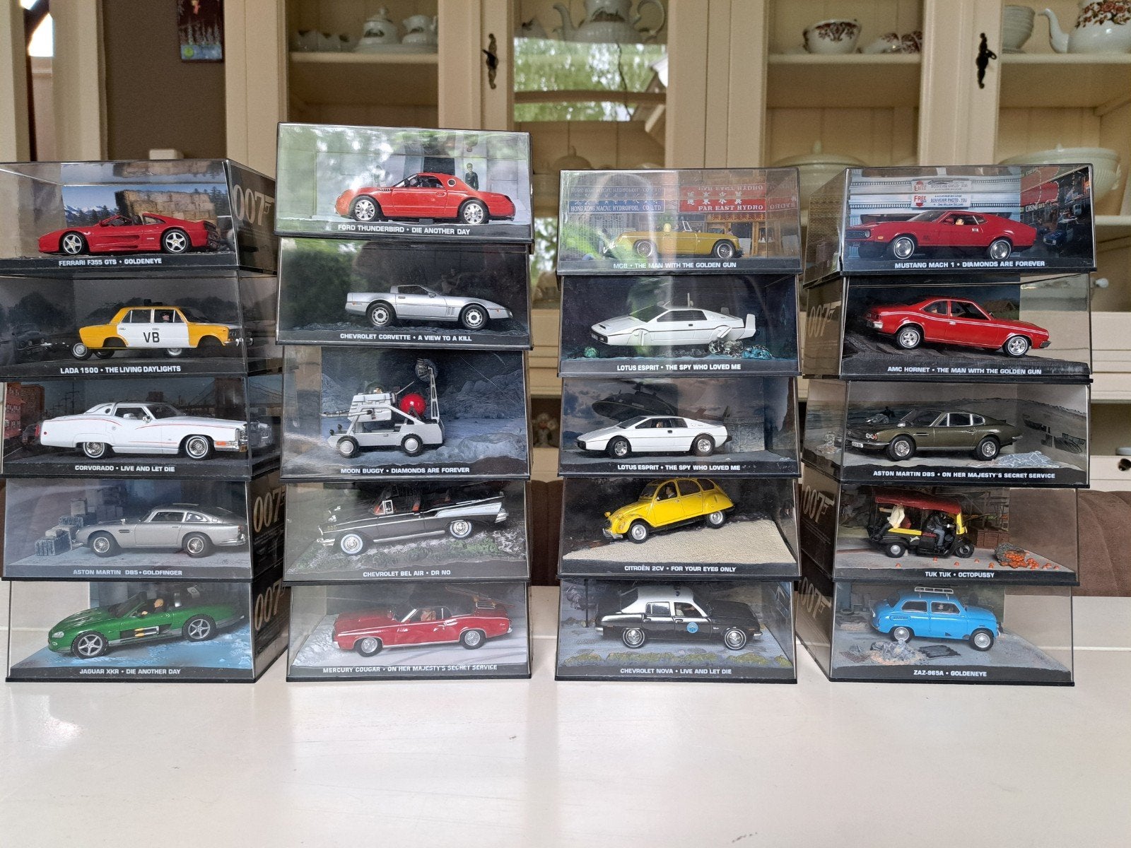 James Bond Collectie: Modelauto's en magazine's., Verzamelen, Ophalen of Verzenden, Gebruikt, Auto's