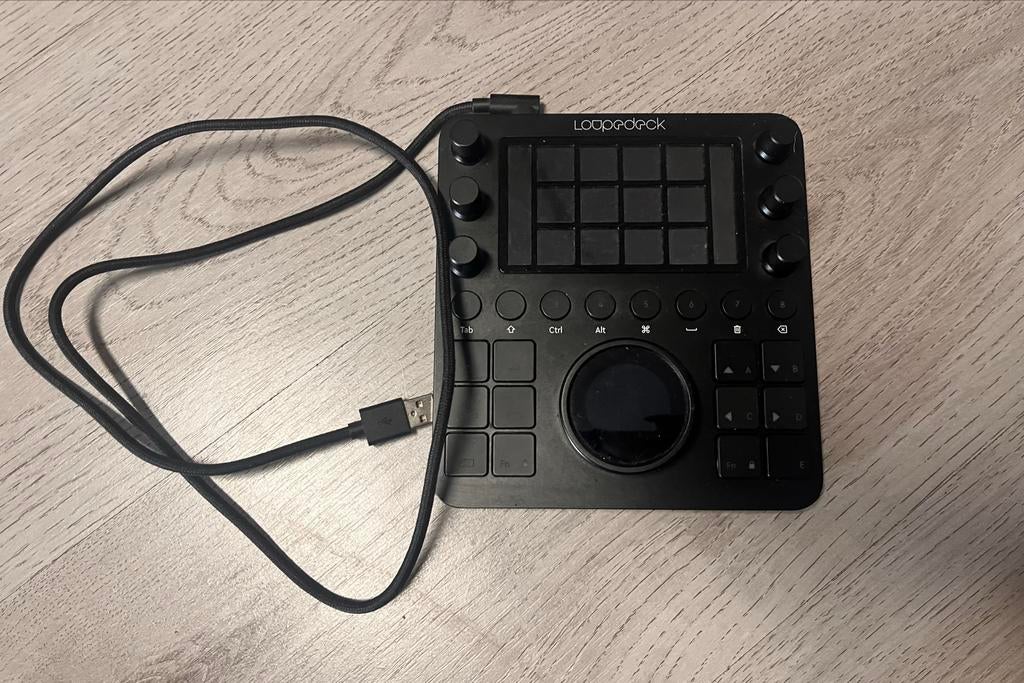 Loupedeck Live - Creatieve Console voor Content Creators, Computers en Software, Overige Computers en Software, Zo goed als nieuw