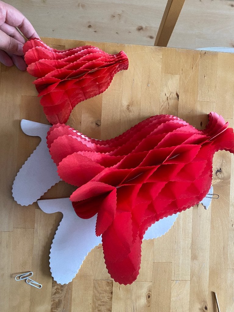 4 Vintage Papieren wafel uitvouw Kerst klokken rood & wit, Diversen, Kerst, Ophalen of Verzenden, Gebruikt