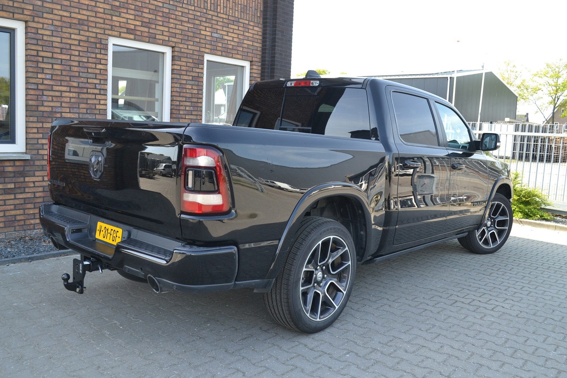 Dodge Ram 1500 5.7 V8 4x4 Crew Cab Laramie , Panoramadak, 12, Auto's, Gebruikt, 5654 cc, Zwart, Bedrijf