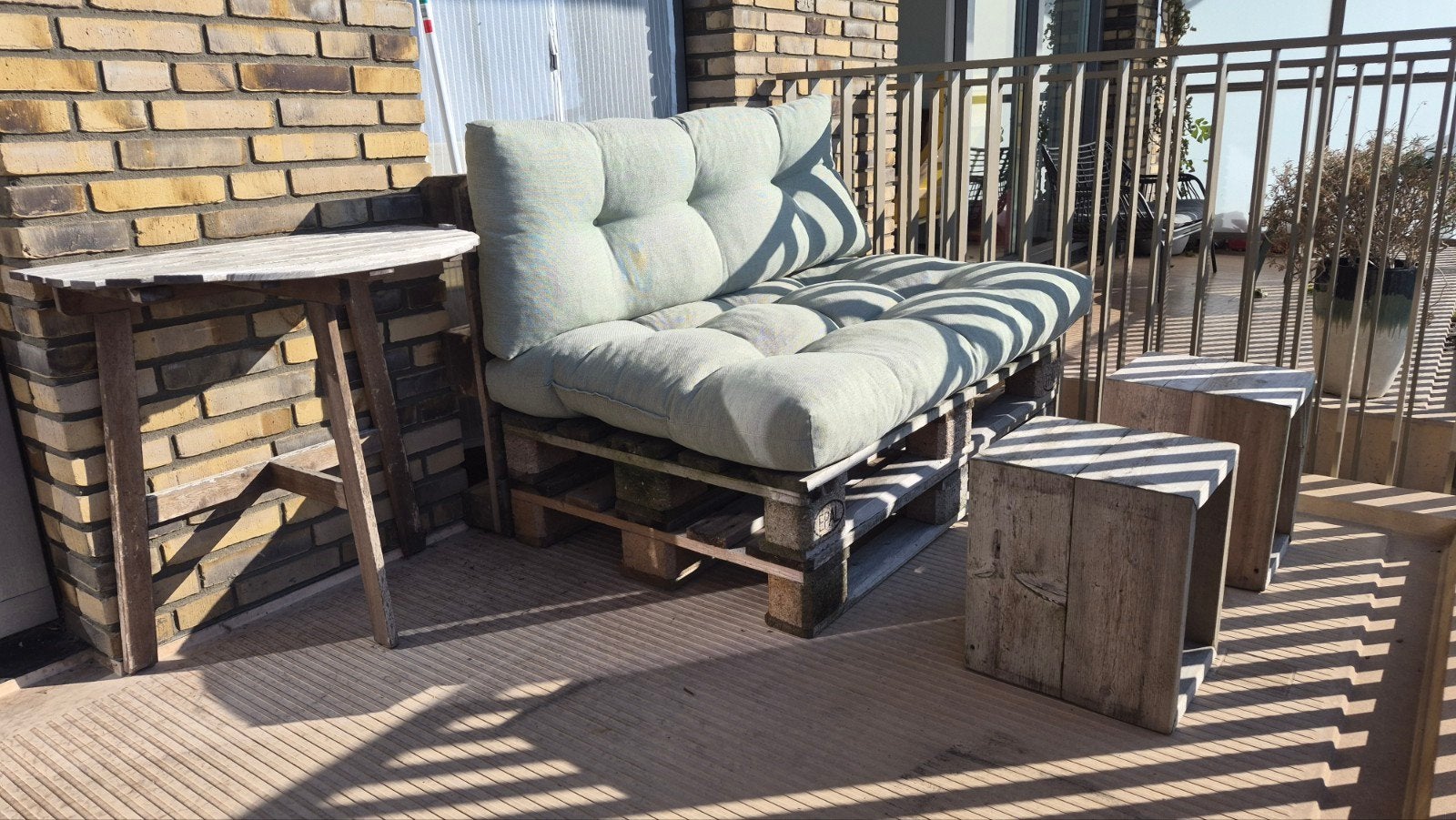 Gezellige Pallet Loungeset met Kussens en Bijzettafels