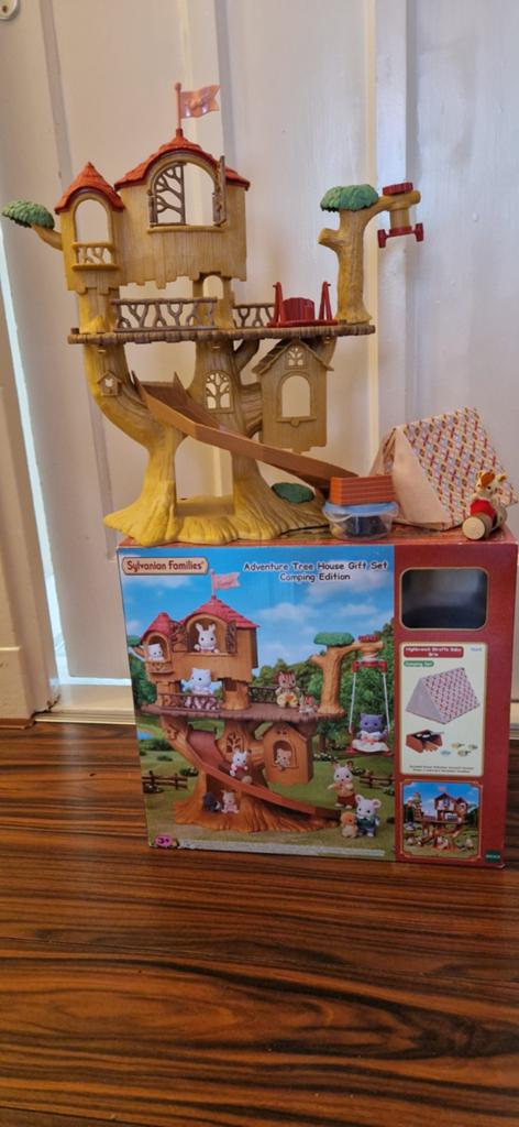 Sylvanian Families 5668 Boomhuis Gift Set Camping Editie, Kinderen en Baby's, Speelgoed | Overig, Ophalen, Gebruikt, Meisje
