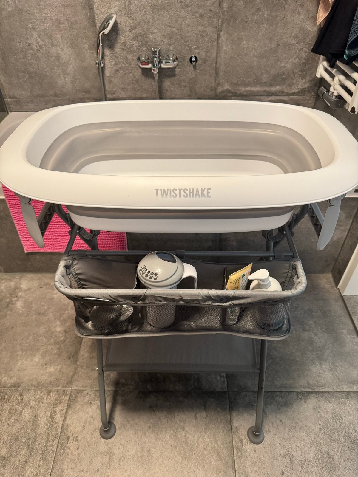 Twistshake opvouwbaar babybadje met standaard, Kinderen en Baby's, Badjes en Verzorging, Zo goed als nieuw, Badje, Standaard, Ophalen