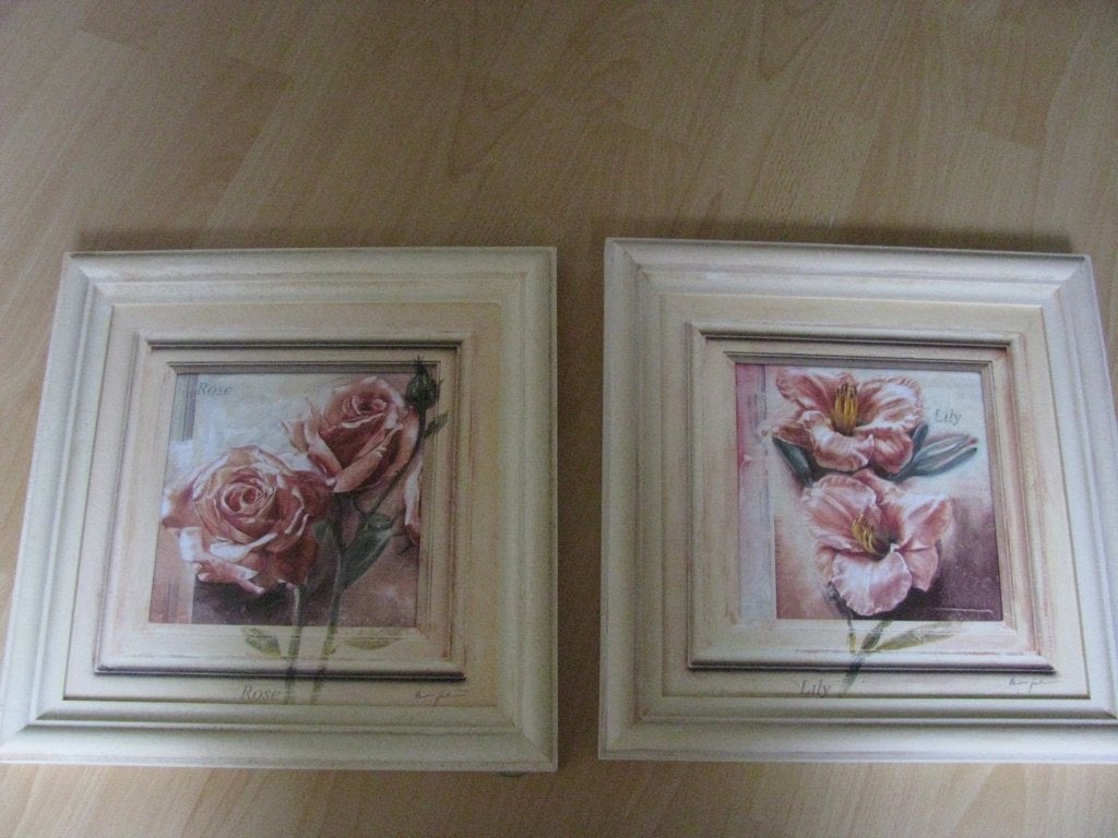 2 mooi geschilderde schilderijtjes van een roos en een lelie, Minder dan 50 cm, Ophalen of Verzenden, Zo goed als nieuw, Schilderij
