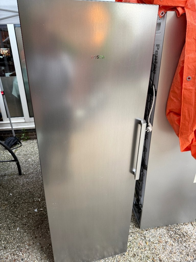 Bosch koelkast RVS-look met VitaFresh, Ophalen, Zonder vriesvak, 200 liter of meer, 160 cm of meer