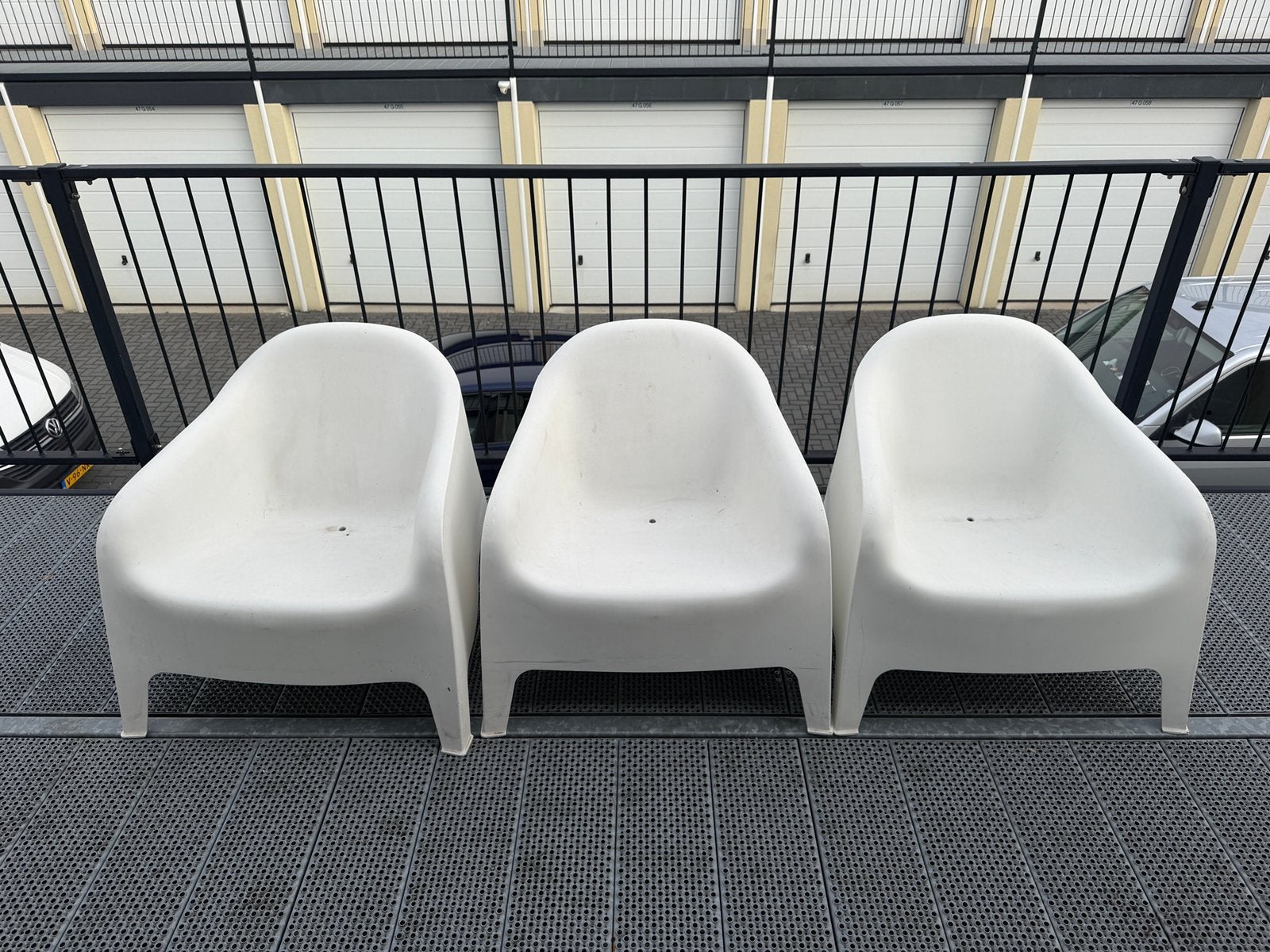 3 stuks Ikea Skarpo tuinstoelen WIT, Ophalen, Gebruikt, Kunststof