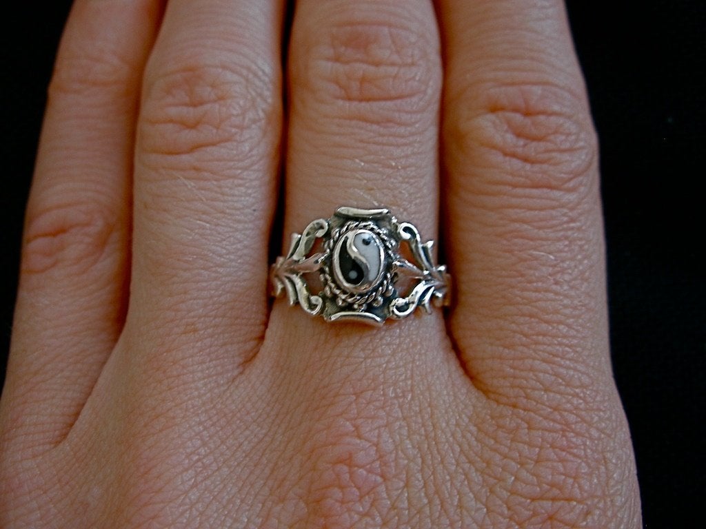 Zilveren 925 zilver ring Yin Yang maat 16.25, 16.5 of 18, Overige kleuren, Verzenden, Nieuw, Kleiner dan 17