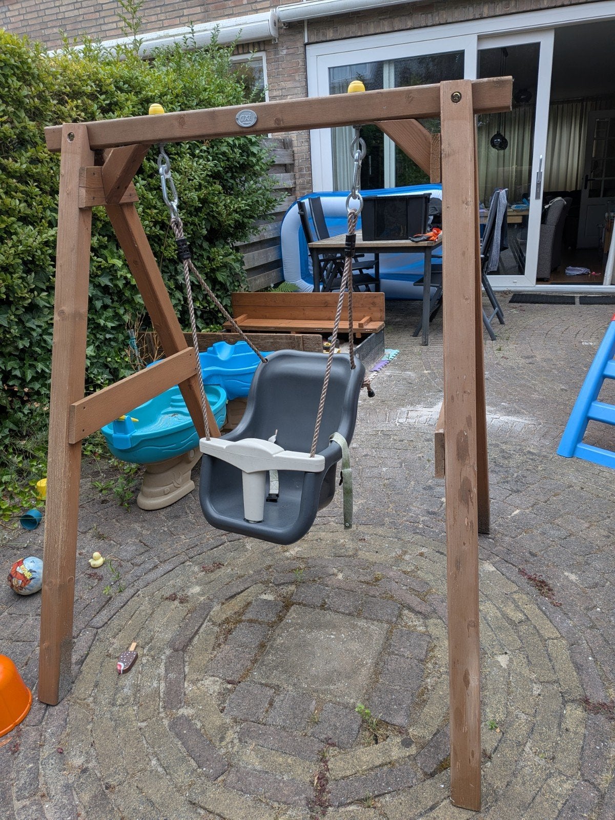 Axi Houten schommel met babyzitje en grondankers, Ophalen, Gebruikt, Schommel