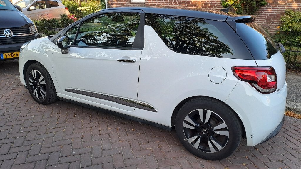 Knappe citroen ds3. Met nieuwe distrubutieriem. En apk, Voorwielaandrijving, Stof, 40 €/maand, Zwart