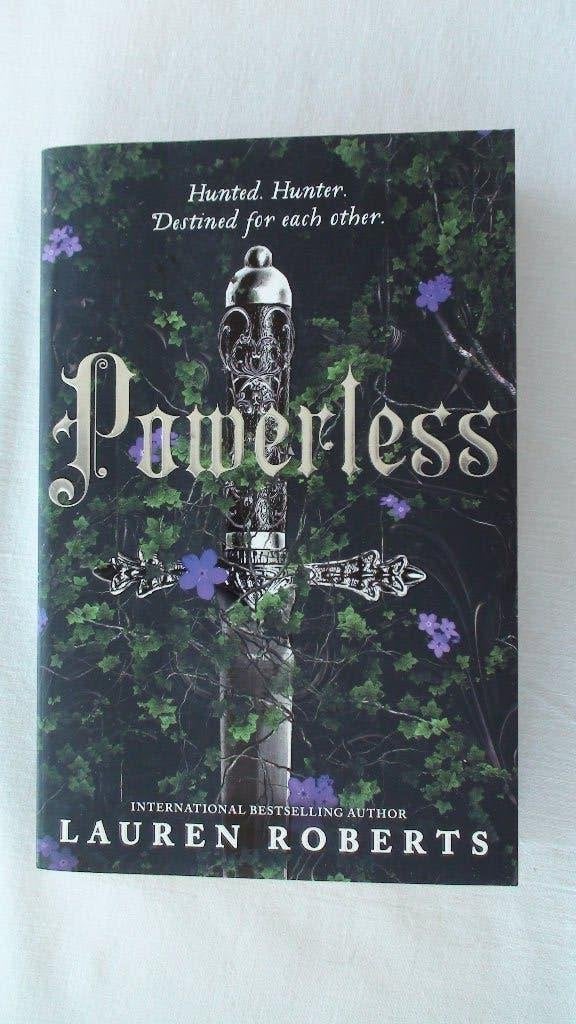 Powerless Lauen Roberts, Ophalen of Verzenden, Zo goed als nieuw, Lauren Roberrts