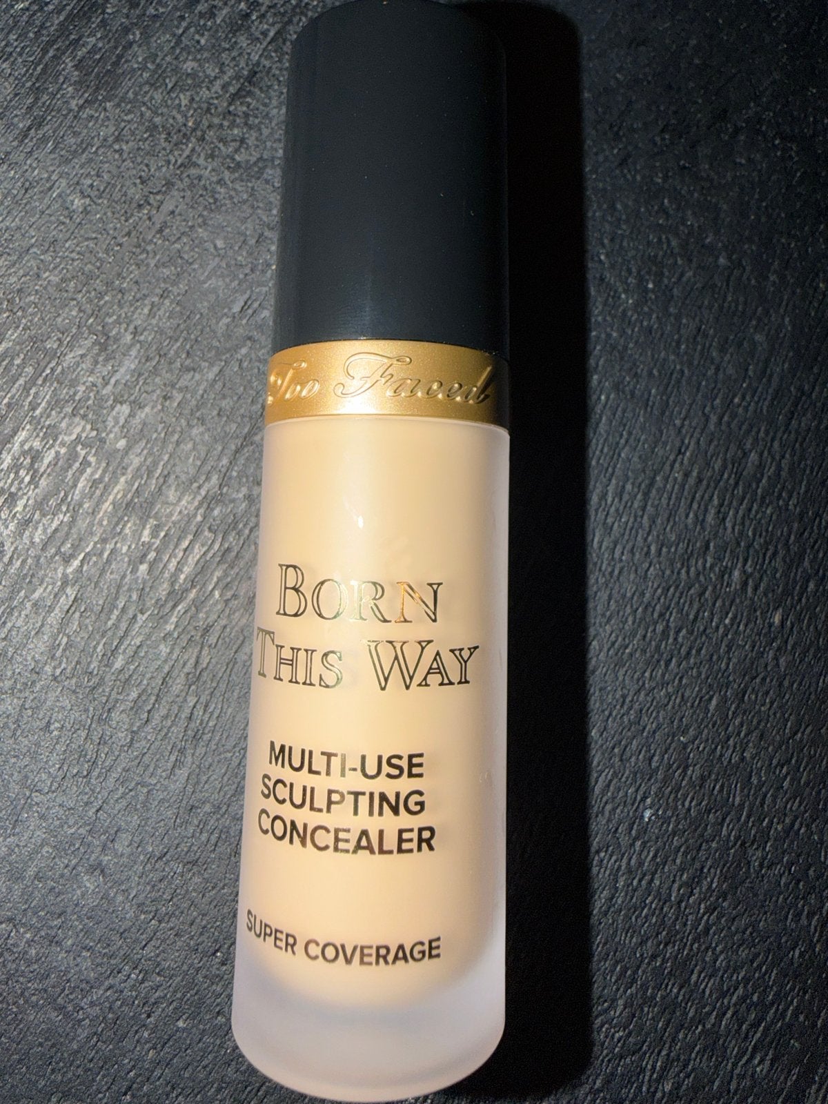 Too Faced Born This Way Concealer - Light Beige  Nieuw!, Gehele gezicht, Beige, Nieuw, Ophalen of Verzenden