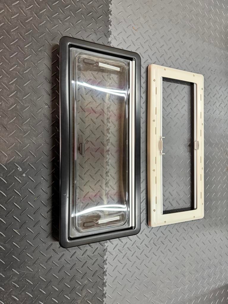 Dometic klapraam 70x30cm, Ophalen, Gebruikt