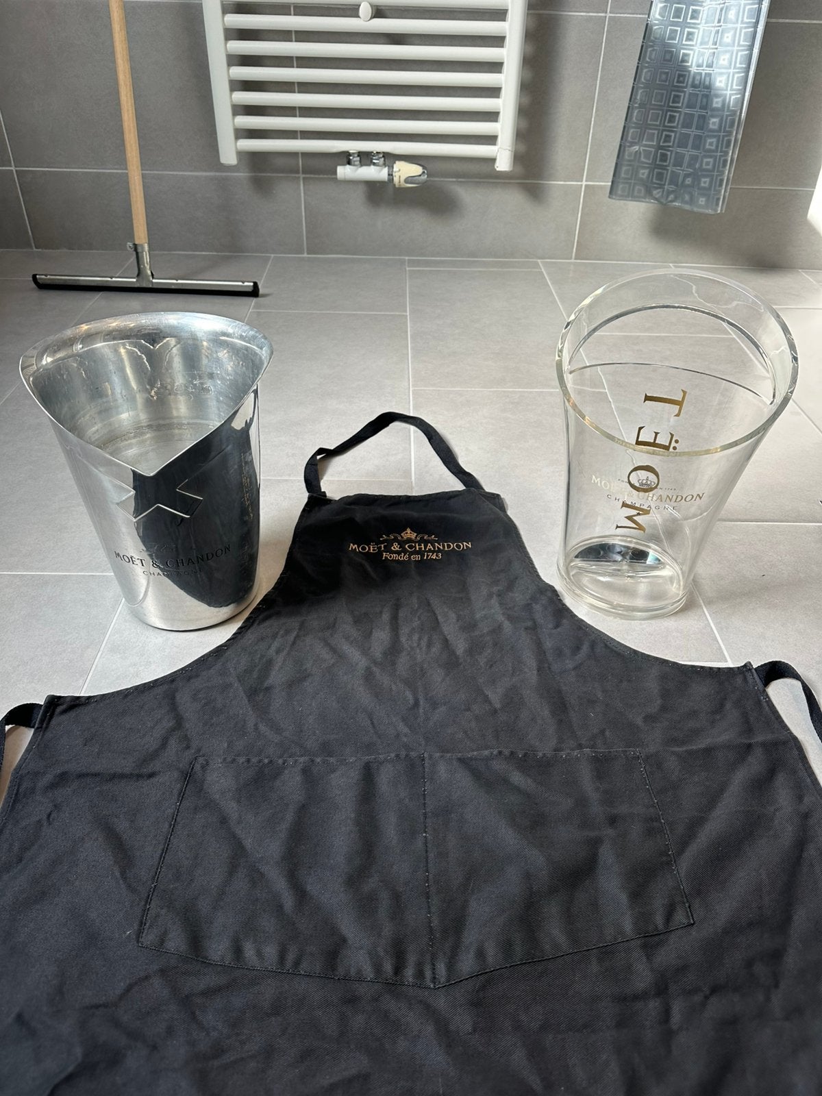 Moët & chandon set wijnkoelers, Ophalen of Verzenden, Gedragen